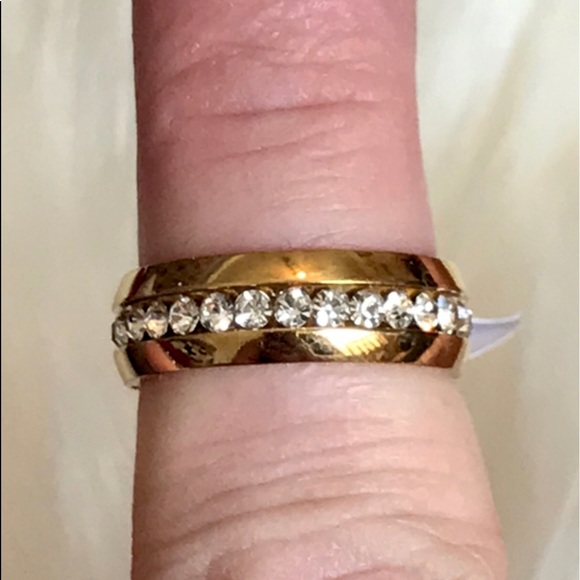 NWOT STAINLESS SIMULATED DIAMOND BAND - Picture 3 of 6